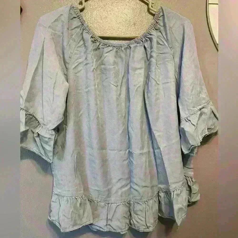 Light Blue Denim Like Top Size XL for Women by Massini. - Picture 3 of 6